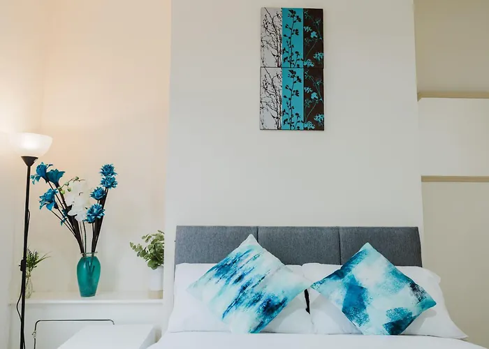 Stylish 3 Bedroom House 20 - Free Parking