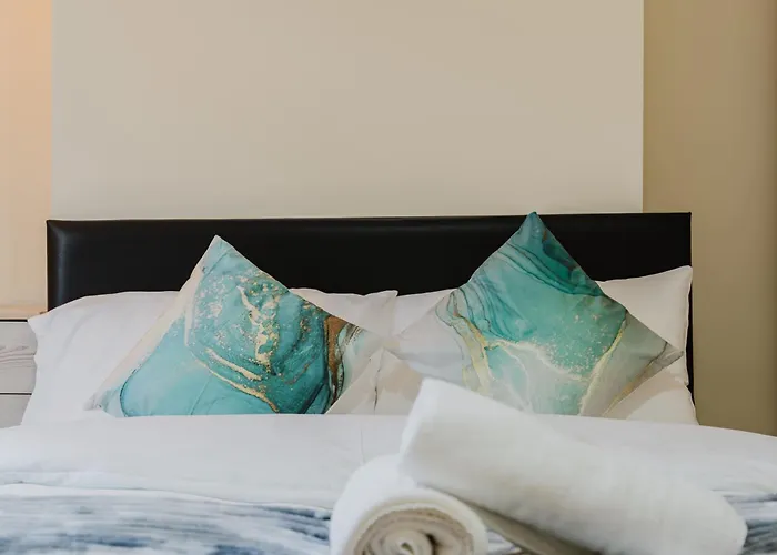 Stylish 3 Bedroom House 20 - Free Parking