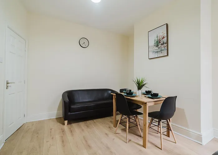 Daire Stylish 3 Bedroom House 20 - Free Parking