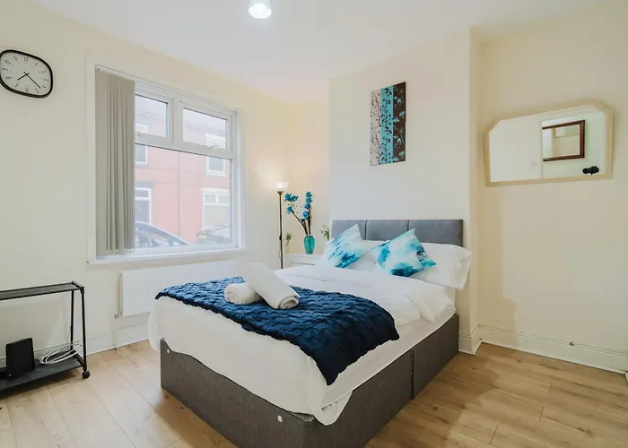 Apartment Stylish 3 Bedroom House 20 - Free Parking Manchester