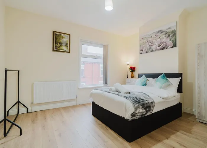 Stylish 3 Bedroom House 20 - Free Parking