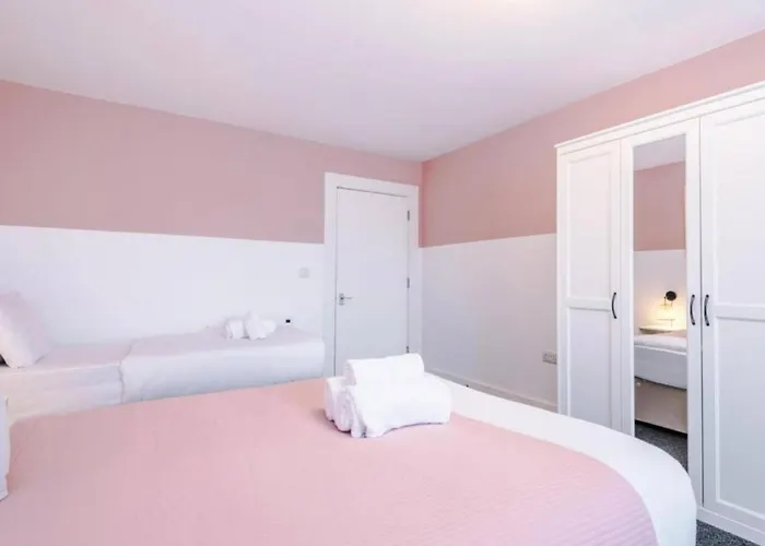 Budget Friendly Private - Free Parking * Manchester