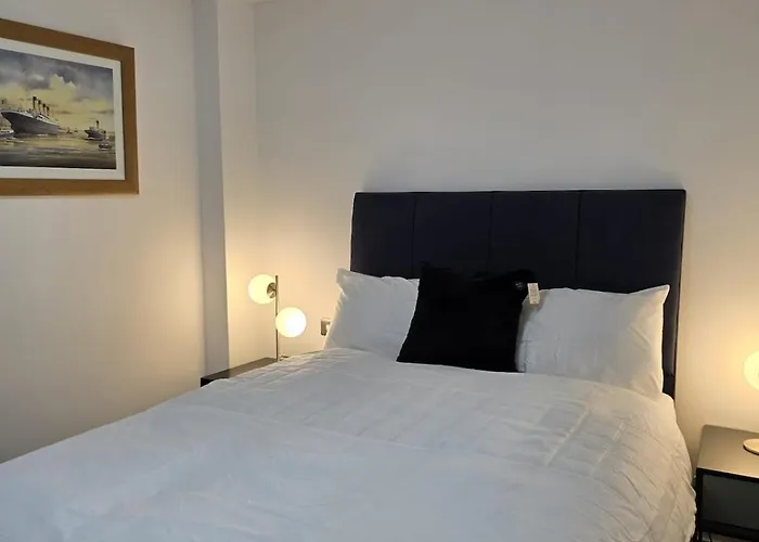 Mega9 Luxury 2bedrooms - 2baths, 2toilets 맨체스터