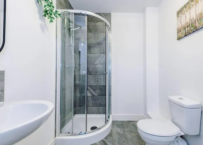 Media Sleeps 4 Free Parking