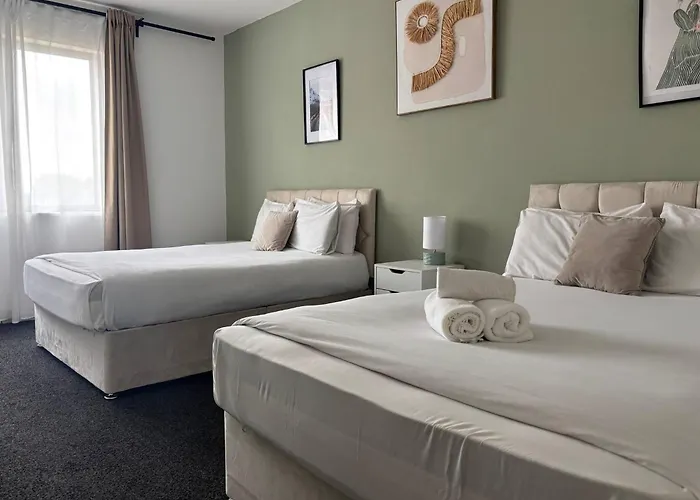 Media Sleeps 4 Free Parking