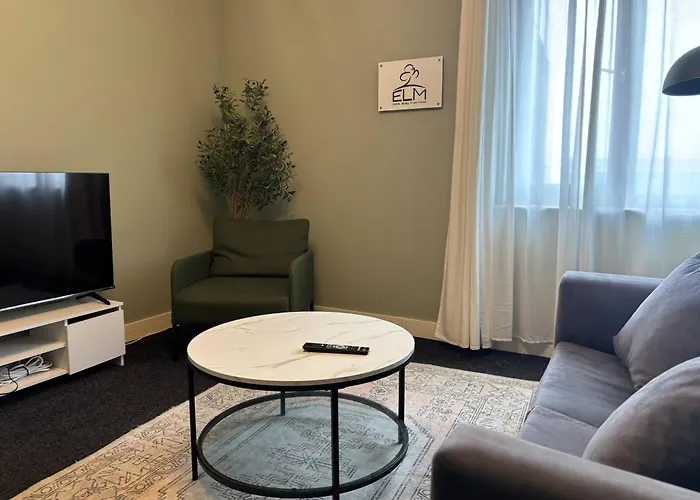 Media Sleeps 4 Free Parking * Manchester