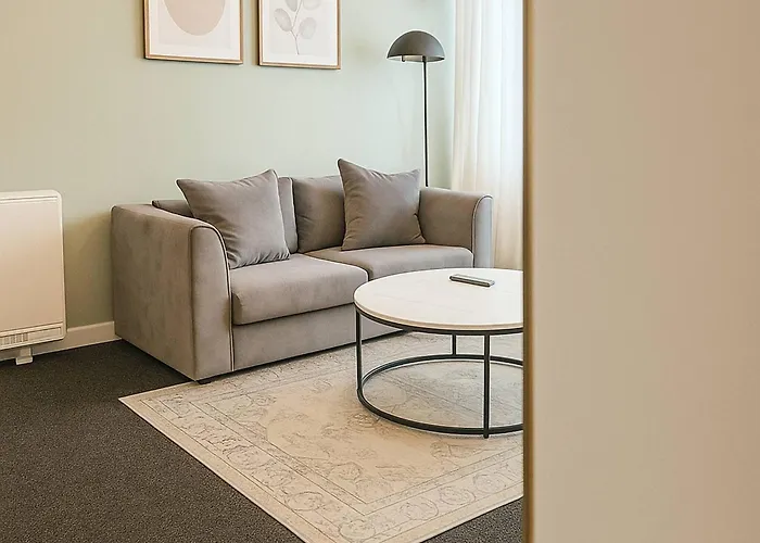 Media Sleeps 4 Free Parking Manchester