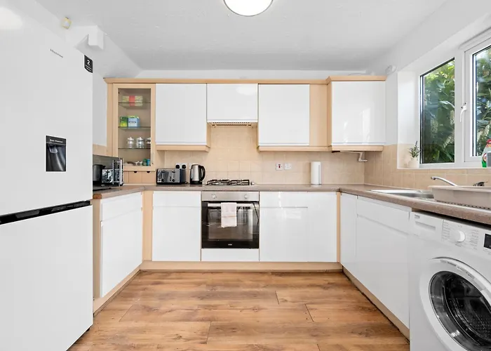 3bdr Gated Parking Near Centre Manchester