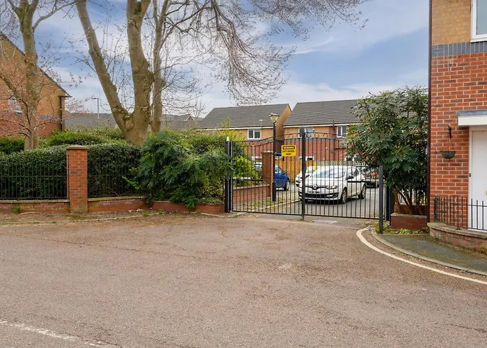 3bdr Gated Parking Near Centre * Manchester