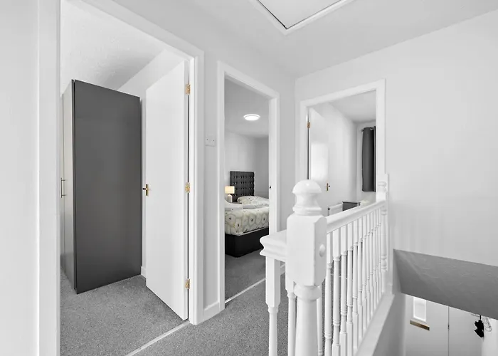 3bdr Gated Parking Near Centre Manchester