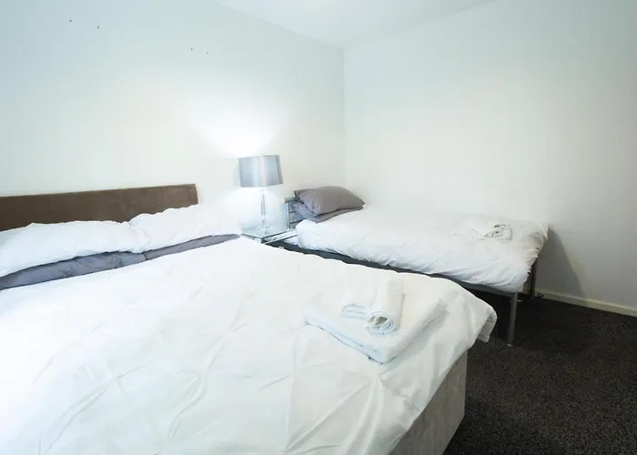 Close To Centre 3-bed Townhouse, Sleeps 7, Free Parking, Great Transport Links * Manchester