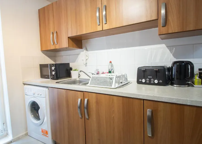 Lejlighed Close To Centre 3-bed Townhouse, Sleeps 7, Free Parking, Great Transport Links *