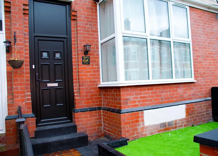 Hébergement de vacances Sleeps 14 The Old Trafford Family Zen By Genesis Living