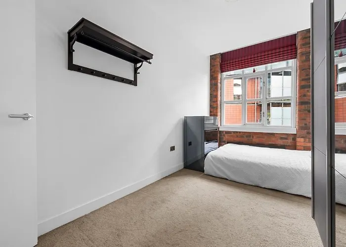 Two Bedroom By Brookland Serviced Short Lets With Free Wifi *