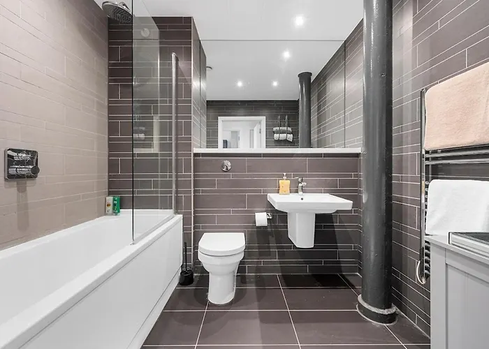 Two Bedroom By Brookland Serviced Short Lets With Free Wifi * 맨체스터