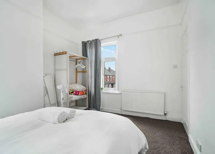 Guestready - Charming In Vibrant Levenshulme Pensión Mánchester