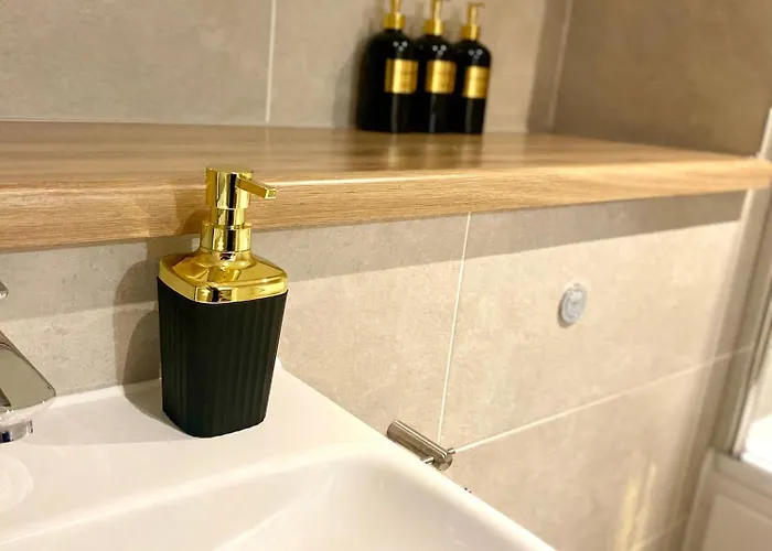 Luxurious 2 Bedroom - Water View And Parking 아파트 *