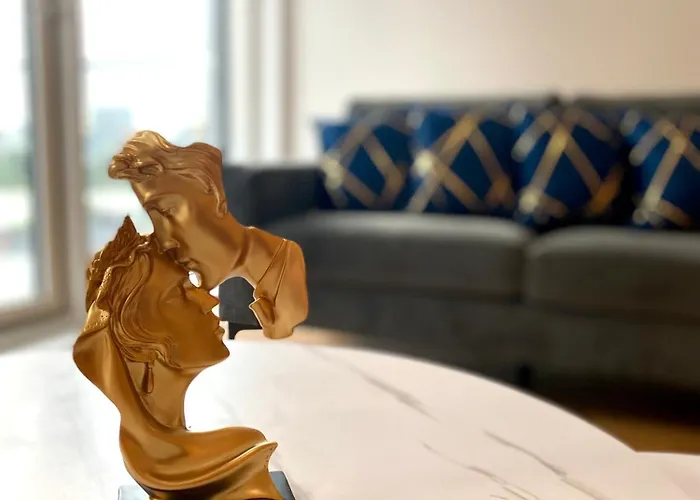 Luxurious 2 Bedroom - Water View And Parking Apartament *