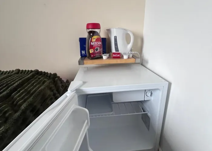 Double Bedroom - Private Bathroom - Centre Homestay Manchester