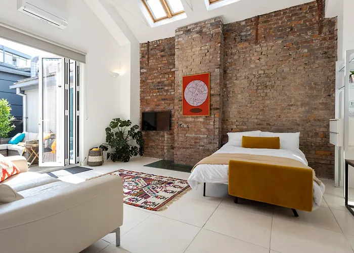 Luxury Penthouse With Private Roof Terrace *