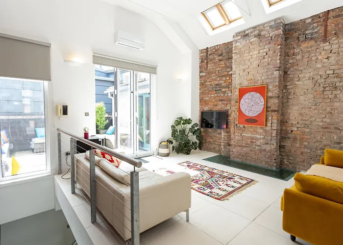 Luxury Penthouse With Private Roof Terrace *