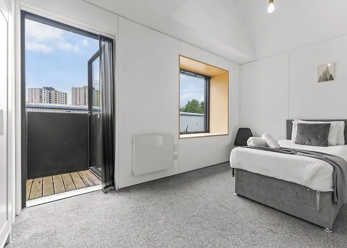 Large Townhouse 5 Beds With Two Parking Spaces - Centre