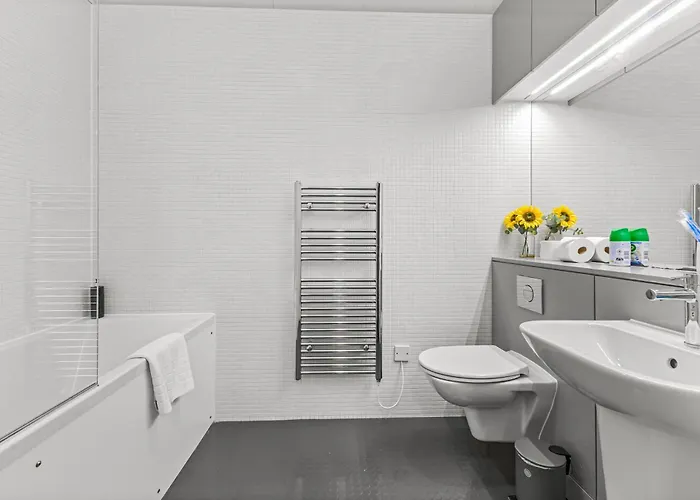 아파트 Large Townhouse 5 Beds With Two Parking Spaces - Centre *