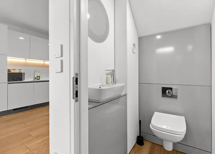 Large Townhouse 5 Beds With Two Parking Spaces - Centre 맨체스터