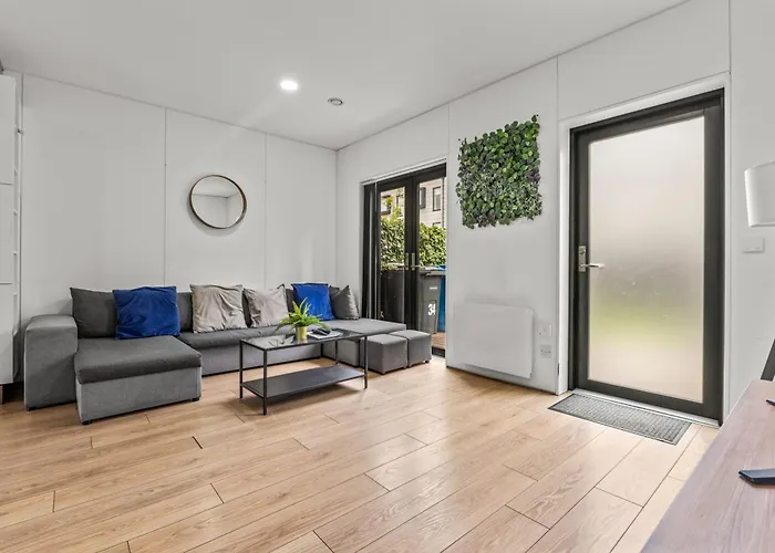 Large Townhouse 5 Beds With Two Parking Spaces - Centre