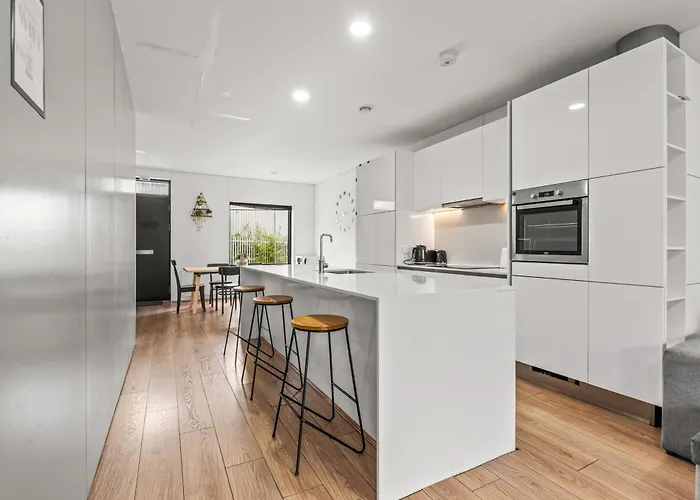 Large Townhouse 5 Beds With Two Parking Spaces - Centre Μάντσεστερ