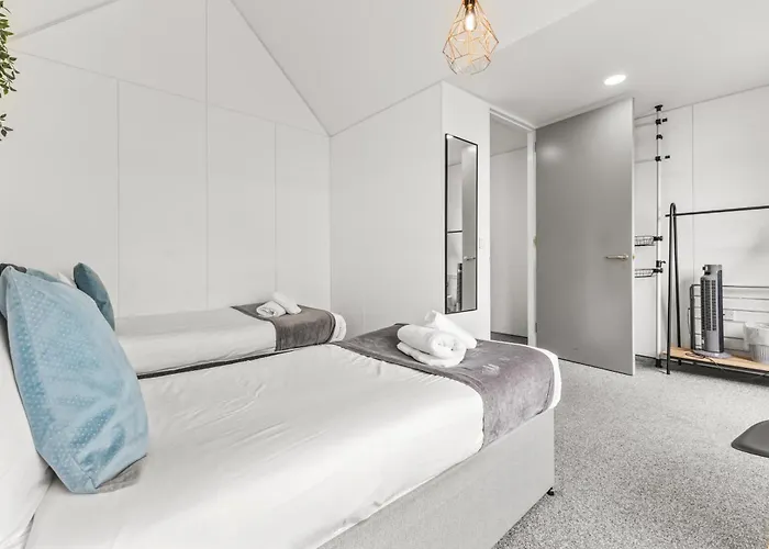 Large Townhouse 5 Beds With Two Parking Spaces - Centre