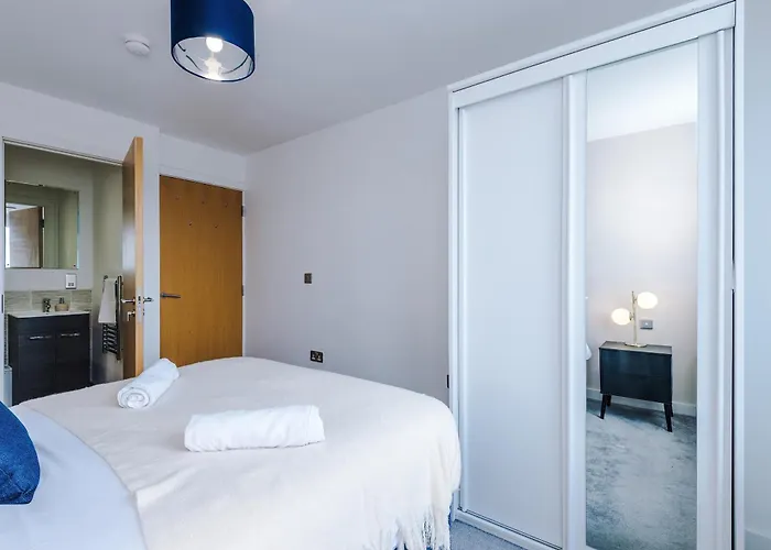 2br Flat In Salford, Modern, Centre, Wifi, Kitchen Apartament Manchester