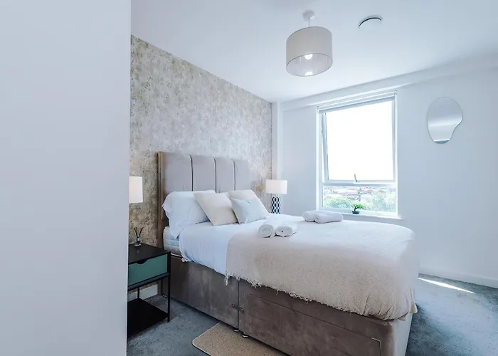 2br Flat In Salford, Modern, Centre, Wifi, Kitchen Apartament *