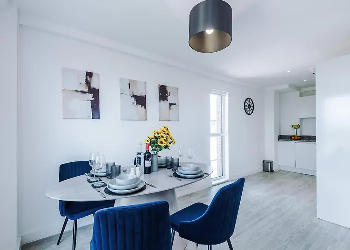 Apartament 2br Flat In Salford, Modern, Centre, Wifi, Kitchen *