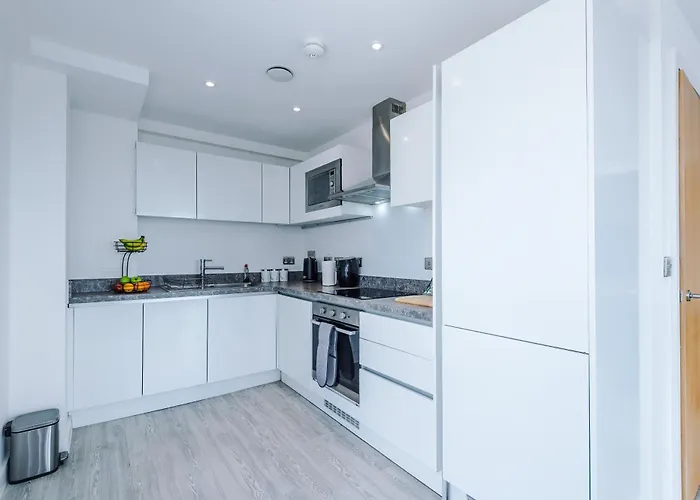 2br Flat In Salford, Modern, Centre, Wifi, Kitchen Manchester