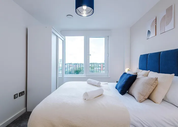 Apartman 2br Chic And Stylish In Salford, Wifi, Kitchen, Parking With View *