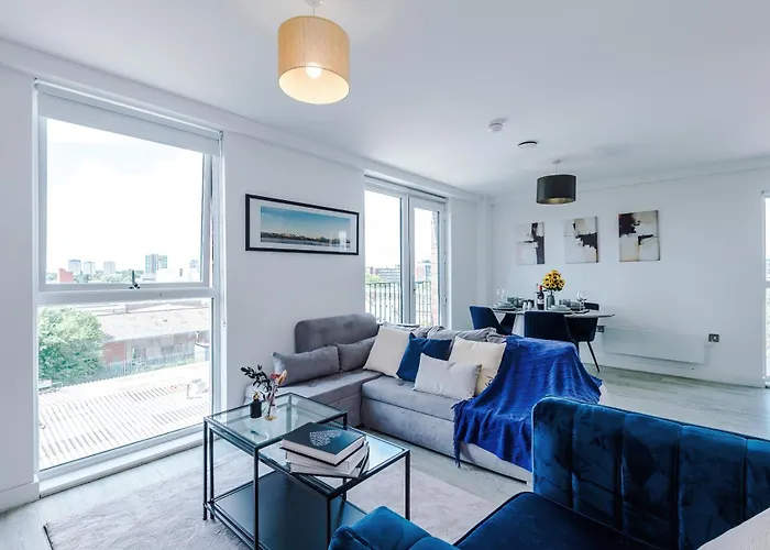 2br Chic And Stylish In Salford, Wifi, Kitchen, Parking With View Apartman *
