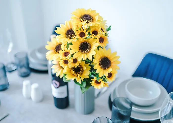 2br Chic And Stylish In Salford, Wifi, Kitchen, Parking With View *