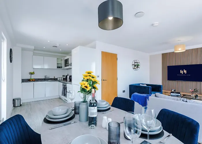 2br Chic And Stylish In Salford, Wifi, Kitchen, Parking With View 아파트