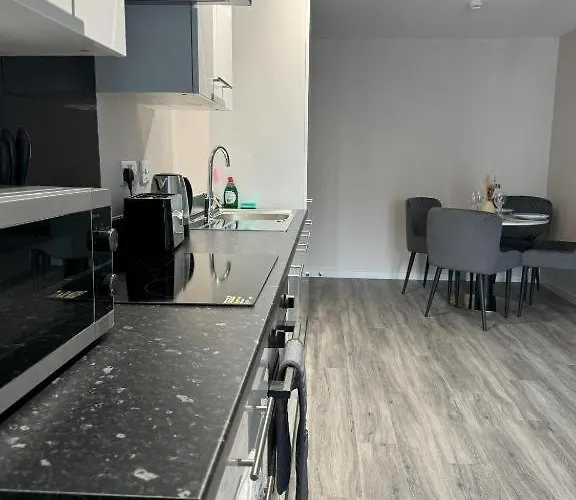 Beautiful 2 Bedroom -