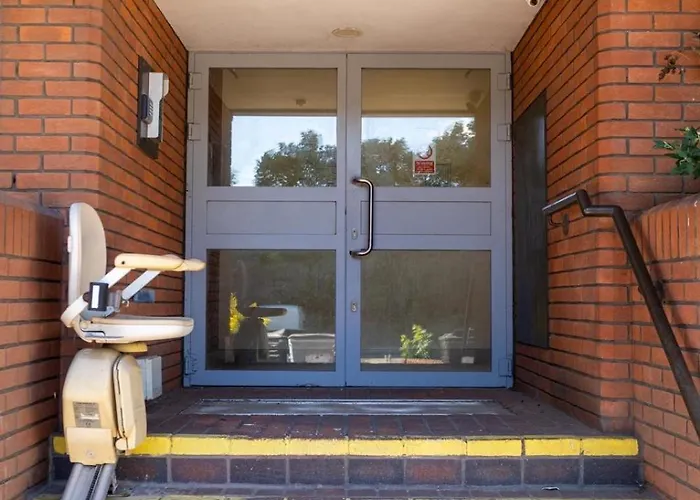 Lejlighed Zelena Luxurious Apartment, Private Parking, Fast Wi-fi, Self Check-in Anytime Perfect For Late Arrivals, 5 Minutes To Old Trafford Stadium