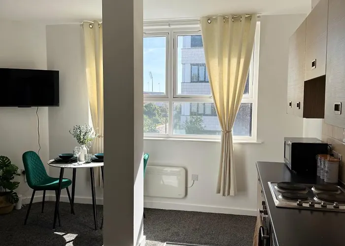 Lejlighed Zelena Luxurious Apartment, Private Parking, Fast Wi-fi, Self Check-in Anytime Perfect For Late Arrivals, 5 Minutes To Old Trafford Stadium