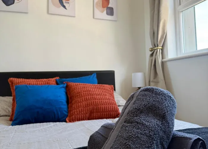 Zelena Luxurious Apartment, Private Parking, Fast Wi-fi, Self Check-in Anytime Perfect For Late Arrivals, 5 Minutes To Old Trafford Stadium 公寓 *