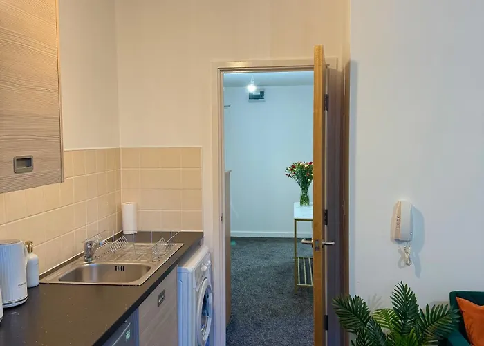 Zelena Luxurious Apartment, Private Parking, Fast Wi-fi, Self Check-in Anytime Perfect For Late Arrivals, 5 Minutes To Old Trafford Stadium 公寓 曼彻斯特