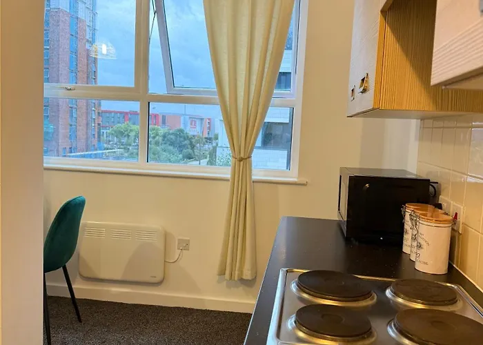 Zelena Luxurious Apartment, Private Parking, Fast Wi-fi, Self Check-in Anytime Perfect For Late Arrivals, 5 Minutes To Old Trafford Stadium