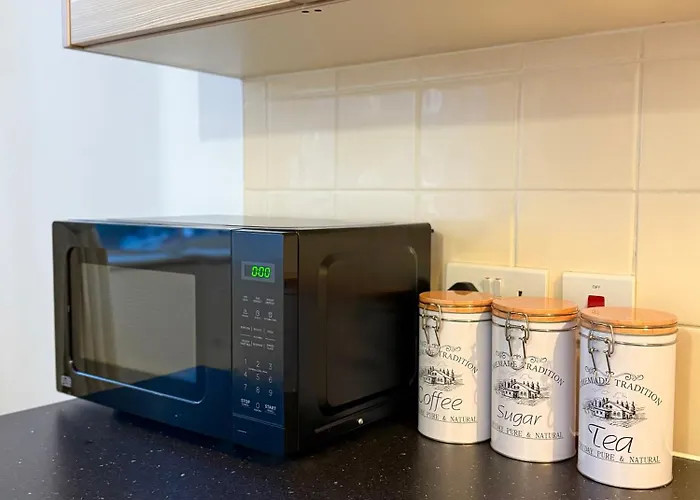 Zelena Luxurious Apartment, Private Parking, Fast Wi-fi, Self Check-in Anytime Perfect For Late Arrivals, 5 Minutes To Old Trafford Stadium