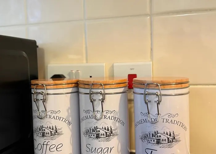 Zelena Luxurious Apartment, Private Parking, Fast Wi-fi, Self Check-in Anytime Perfect For Late Arrivals, 5 Minutes To Old Trafford Stadium Apartamento *