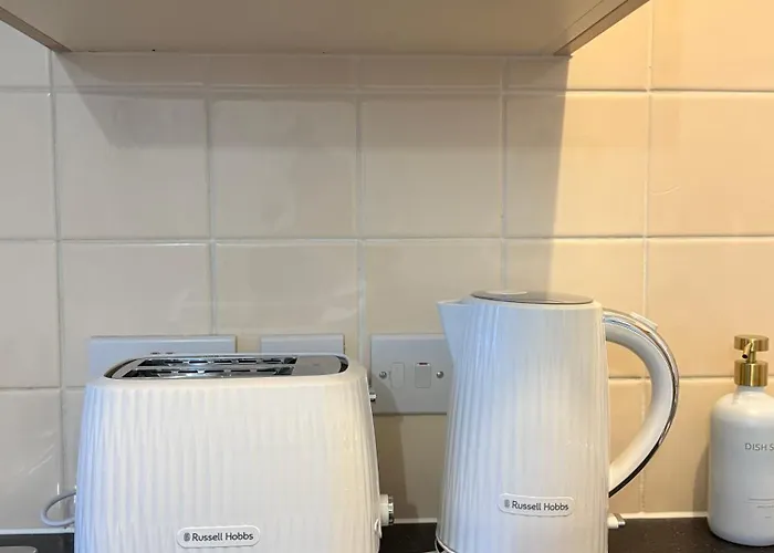 Zelena Luxurious Apartment, Private Parking, Fast Wi-fi, Self Check-in Anytime Perfect For Late Arrivals, 5 Minutes To Old Trafford Stadium Manchester