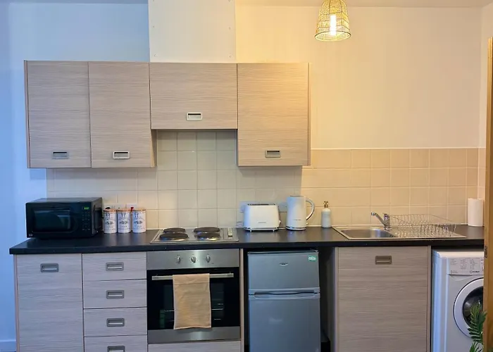 Zelena Luxurious Apartment, Private Parking, Fast Wi-fi, Self Check-in Anytime Perfect For Late Arrivals, 5 Minutes To Old Trafford Stadium Apartamento Mánchester