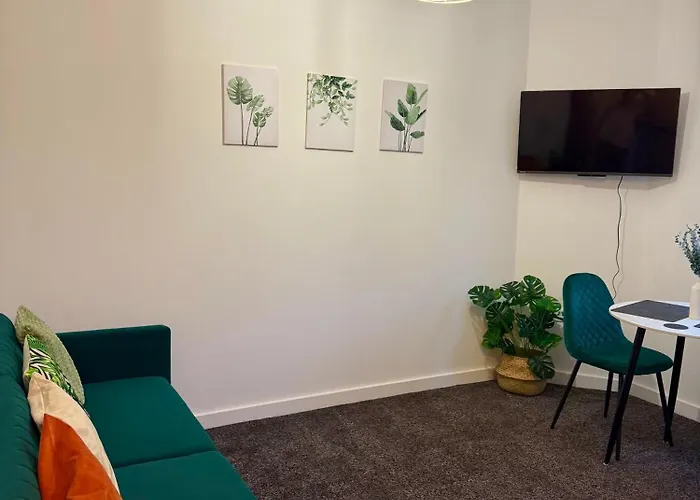 Zelena Luxurious Apartment, Private Parking, Fast Wi-fi, Self Check-in Anytime Perfect For Late Arrivals, 5 Minutes To Old Trafford Stadium Apartamento *